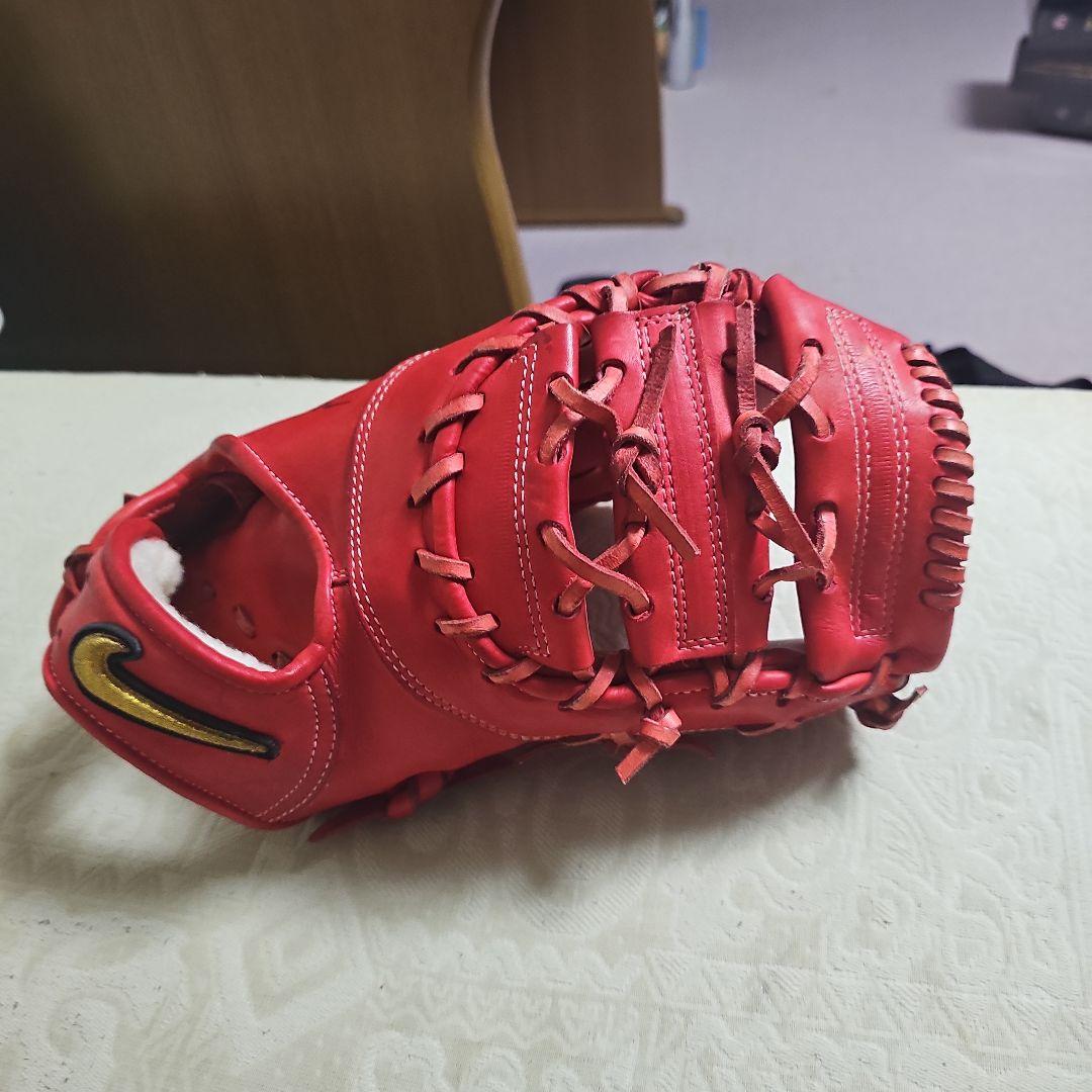 Nike 硬式グローブ レッド