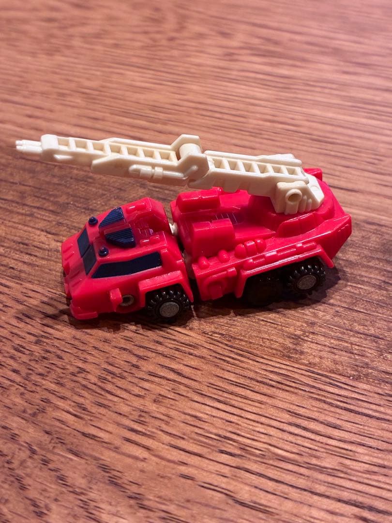 トランスフォーマーのG1マイクロマスター「レッドホット」