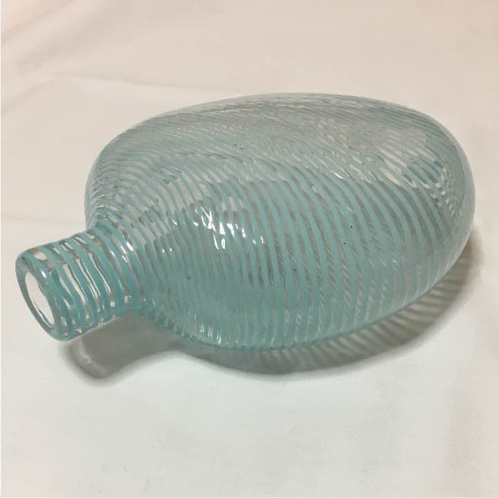 ガラス細工の瓶