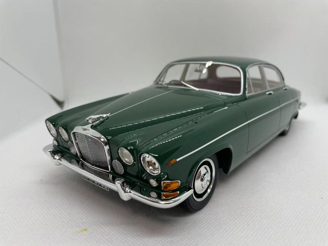 102-023 BOS 1/18 ジャガー J420 G Mark X